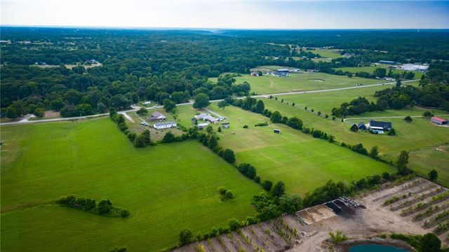 4301 N 2nd Street, Rogers, AR 72756