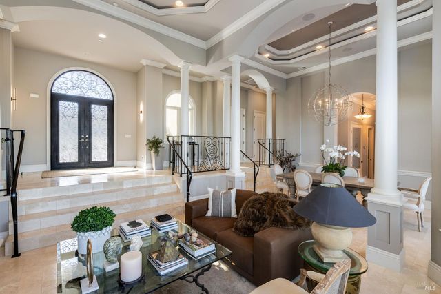 10 Canterbury Dr, Napa, CA 94558