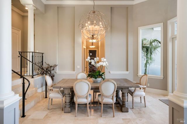 10 Canterbury Dr, Napa, CA 94558