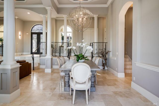 10 Canterbury Dr, Napa, CA 94558