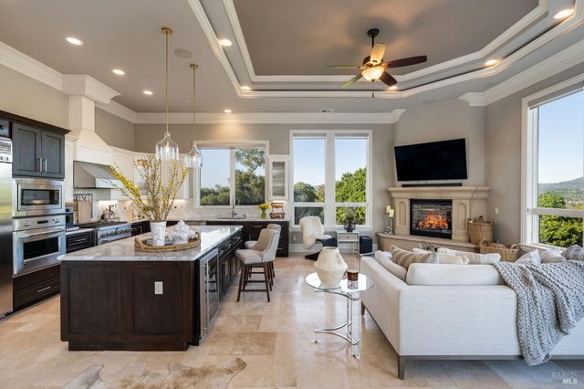 10 Canterbury Dr, Napa, CA 94558