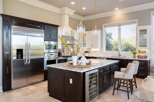 10 Canterbury Dr, Napa, CA 94558