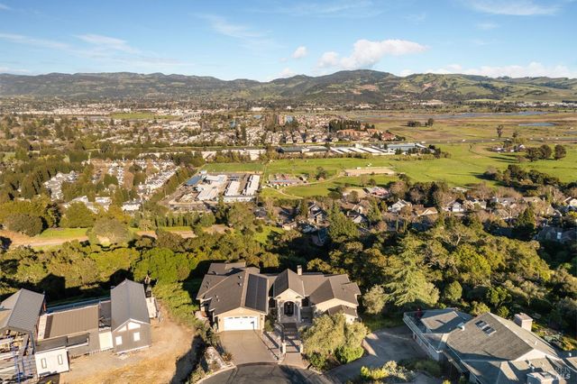 10 Canterbury Dr, Napa, CA 94558
