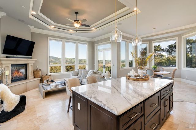 10 Canterbury Dr, Napa, CA 94558