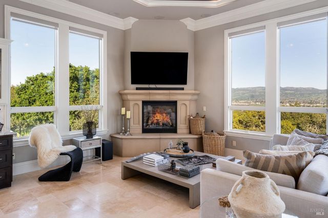 10 Canterbury Dr, Napa, CA 94558