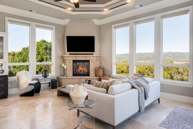 10 Canterbury Dr, Napa, CA 94558