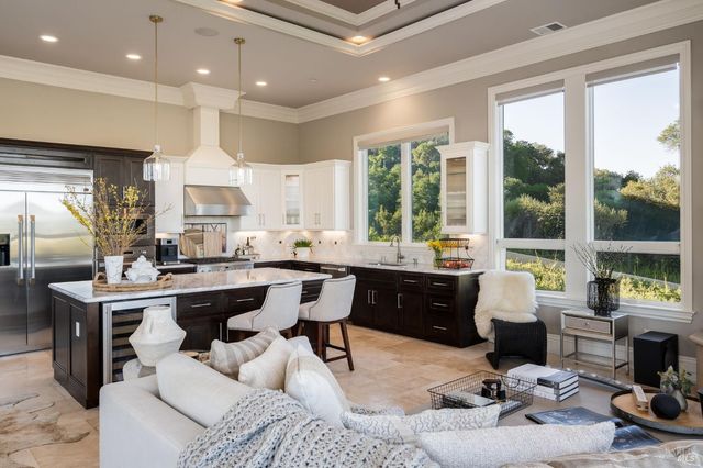 10 Canterbury Dr, Napa, CA 94558