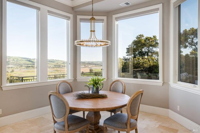 10 Canterbury Dr, Napa, CA 94558