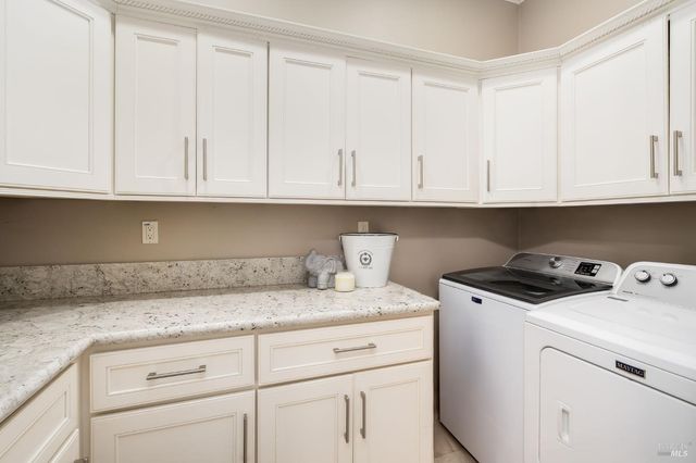 10 Canterbury Dr, Napa, CA 94558