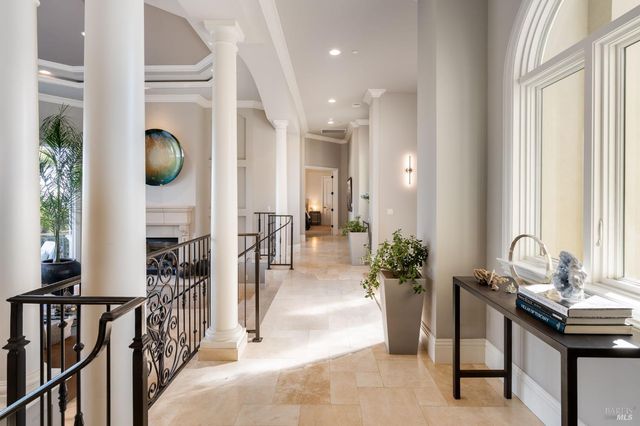 10 Canterbury Dr, Napa, CA 94558