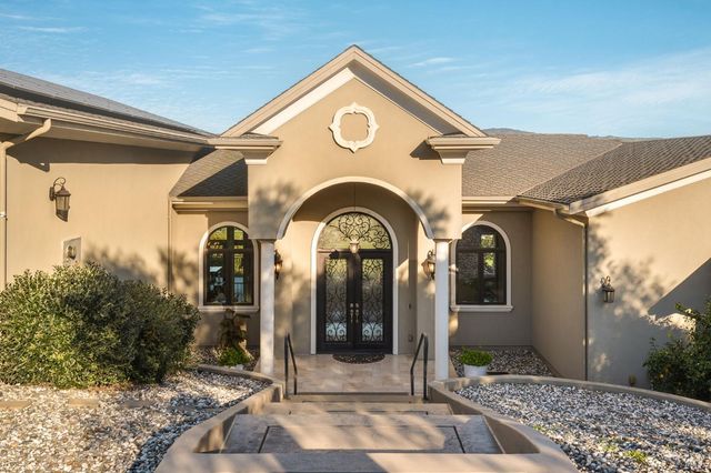 10 Canterbury Dr, Napa, CA 94558