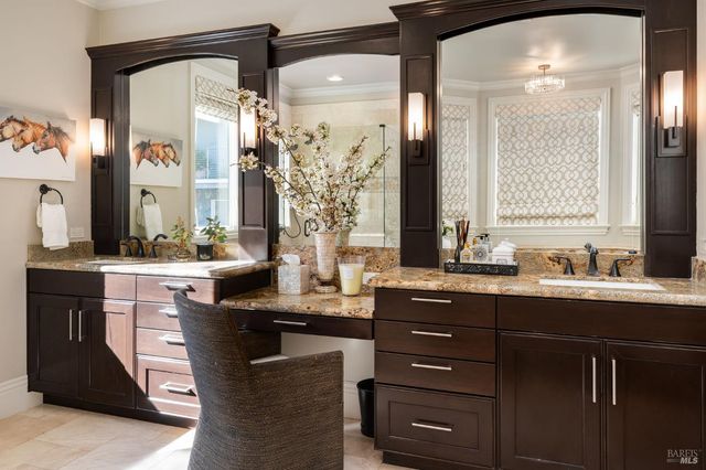 10 Canterbury Dr, Napa, CA 94558