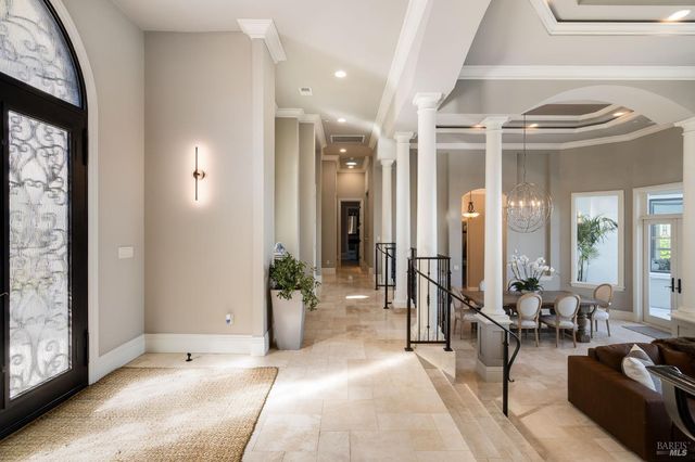 10 Canterbury Dr, Napa, CA 94558