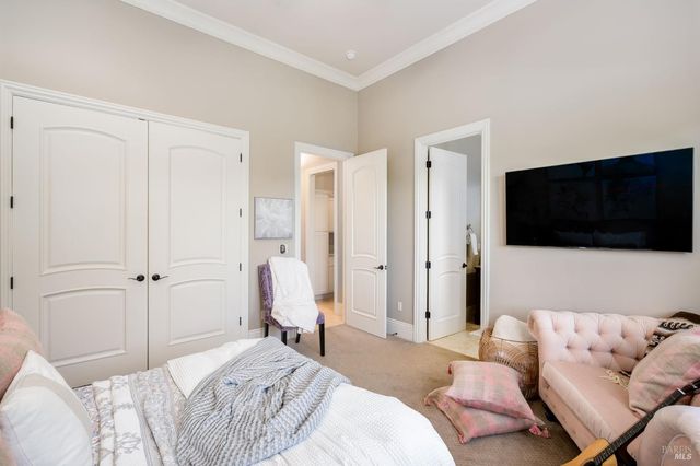 10 Canterbury Dr, Napa, CA 94558