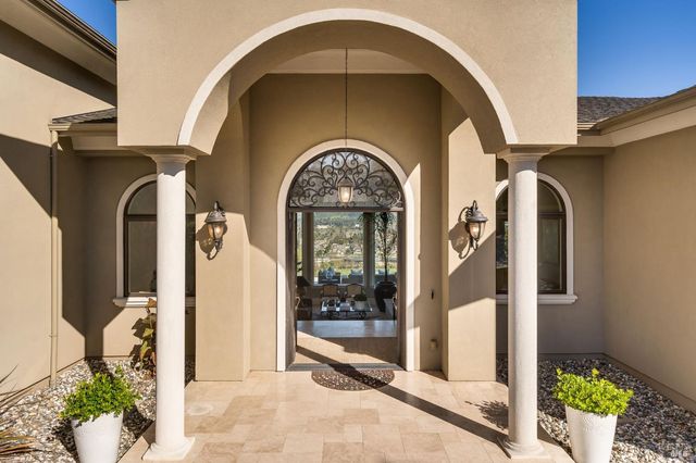 10 Canterbury Dr, Napa, CA 94558