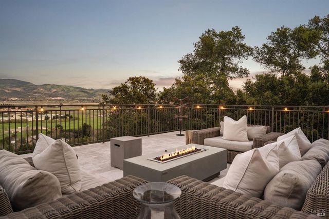 10 Canterbury Dr, Napa, CA 94558