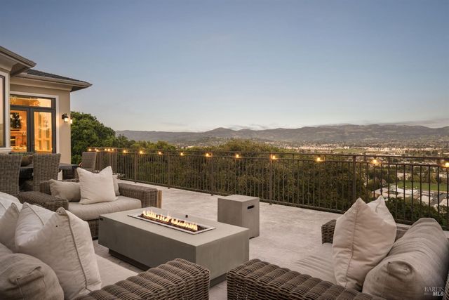 10 Canterbury Dr, Napa, CA 94558