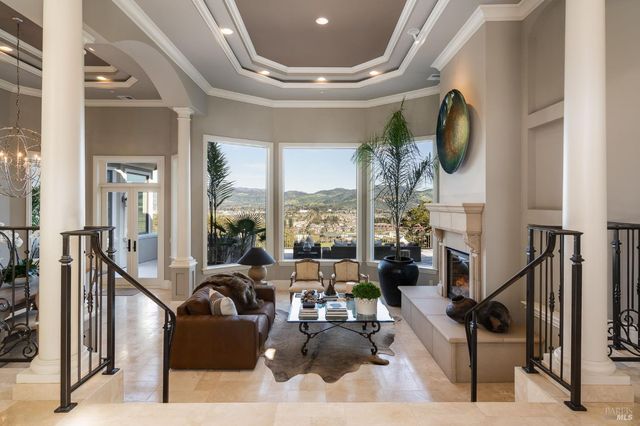 10 Canterbury Dr, Napa, CA 94558