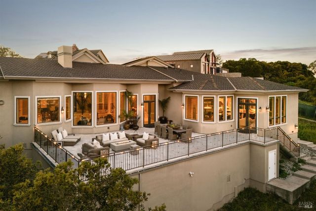 10 Canterbury Dr, Napa, CA 94558