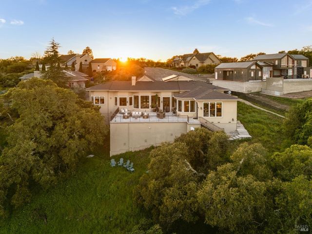 10 Canterbury Dr, Napa, CA 94558