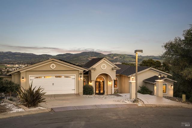 10 Canterbury Dr, Napa, CA 94558