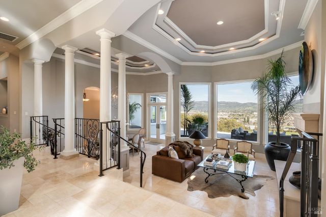 10 Canterbury Dr, Napa, CA 94558