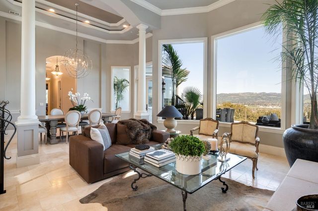 10 Canterbury Dr, Napa, CA 94558