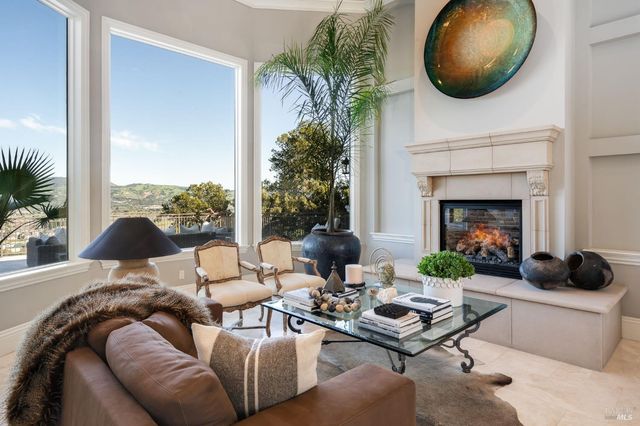 10 Canterbury Dr, Napa, CA 94558