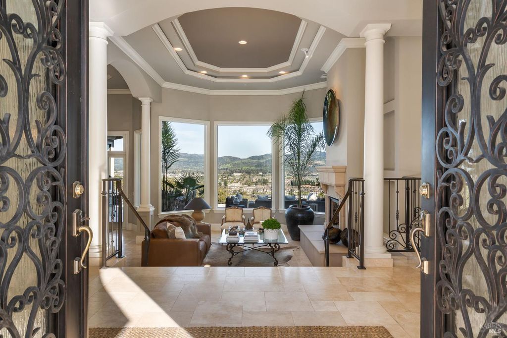 10 Canterbury Dr, Napa, CA 94558