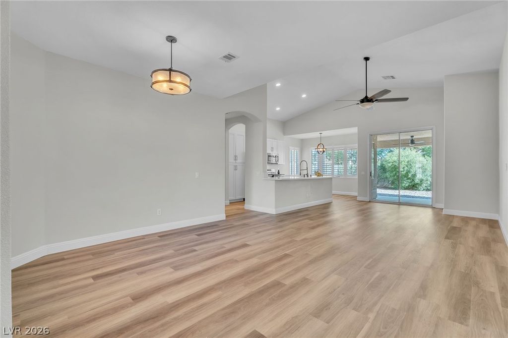 Image 15 of property listing at 344 Lingering Lane, Henderson, NV 89012