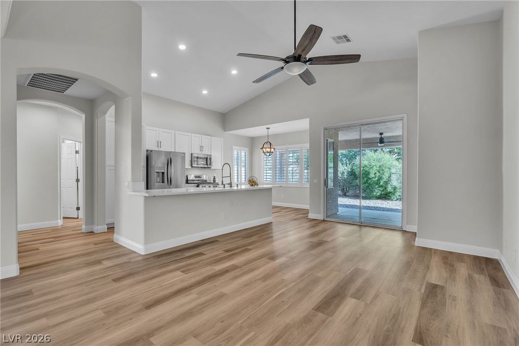 Image 19 of property listing at 344 Lingering Lane, Henderson, NV 89012