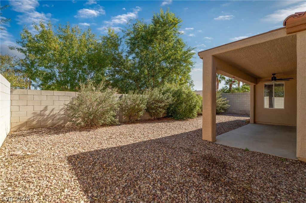 Image 40 of property listing at 344 Lingering Lane, Henderson, NV 89012