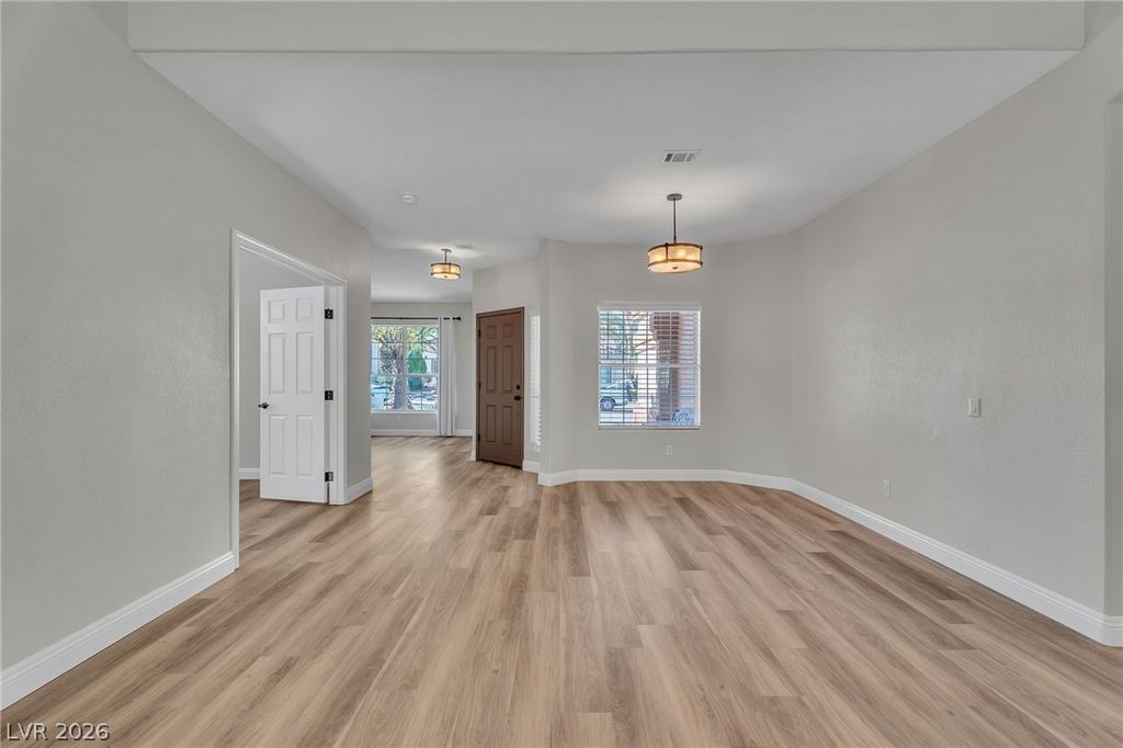 Image 6 of property listing at 344 Lingering Lane, Henderson, NV 89012