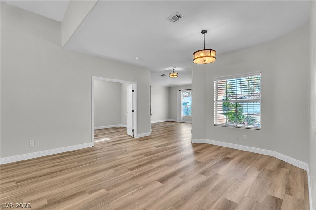 Image 7 of property listing at 344 Lingering Lane, Henderson, NV 89012