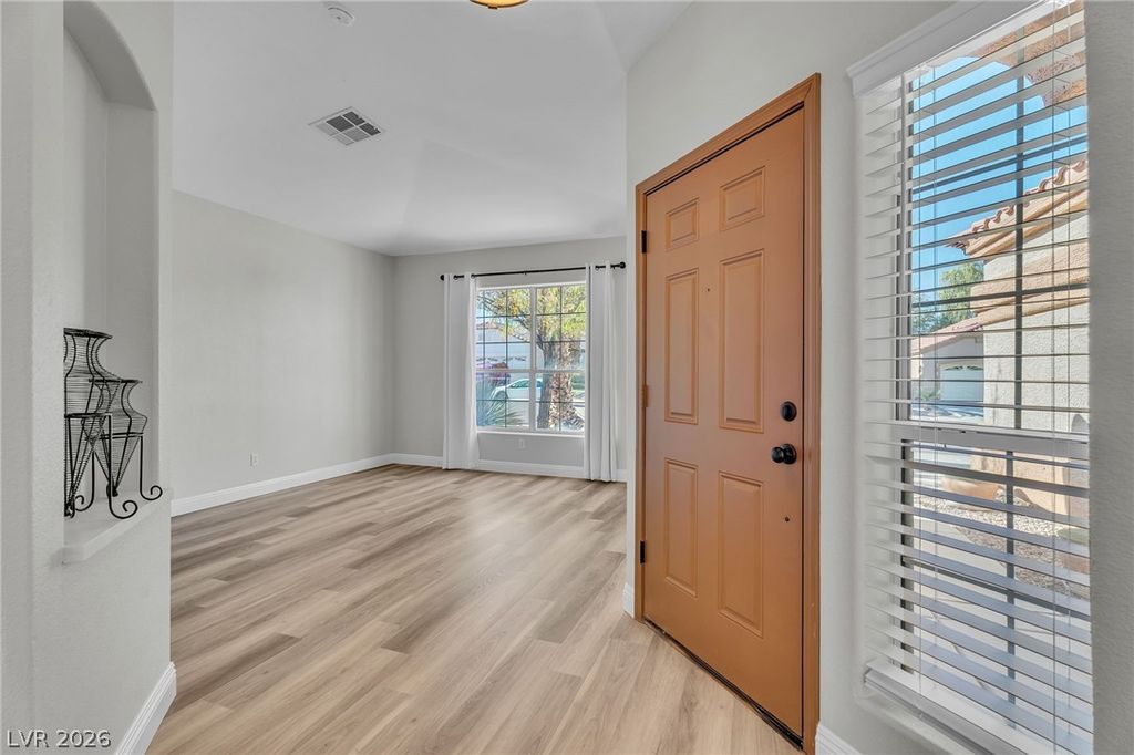 Image 8 of property listing at 344 Lingering Lane, Henderson, NV 89012