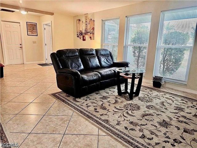 124 SE 31st ST, Cape Coral, FL 33904