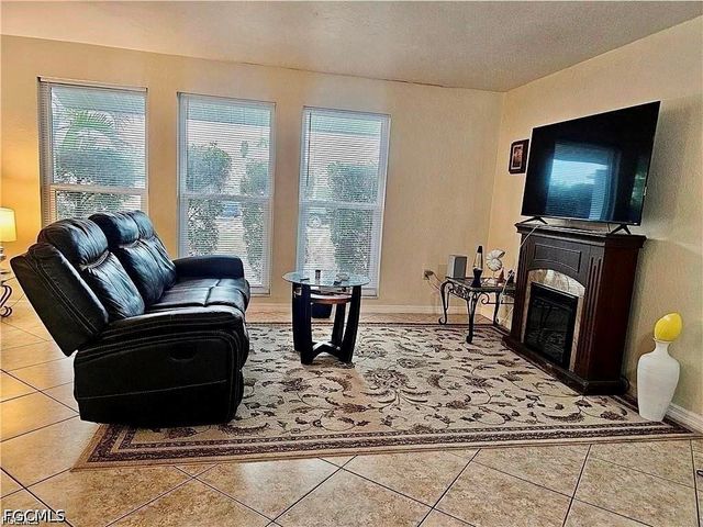 124 SE 31st ST, Cape Coral, FL 33904