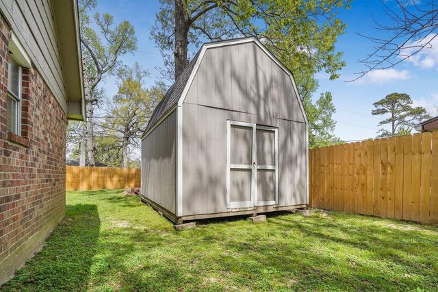 819 Fall Creek Drive, Huffman, TX 77336
