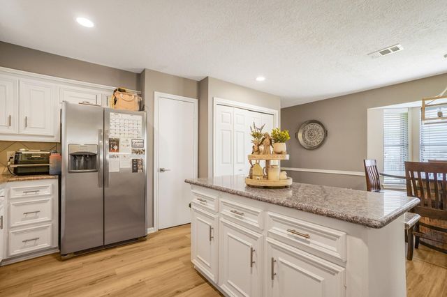 819 Fall Creek Drive, Huffman, TX 77336