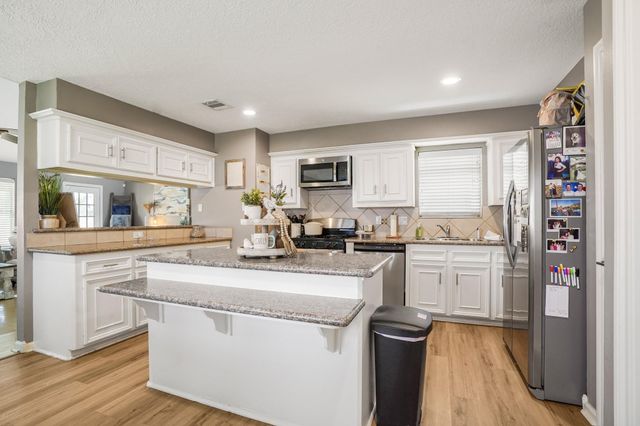819 Fall Creek Drive, Huffman, TX 77336