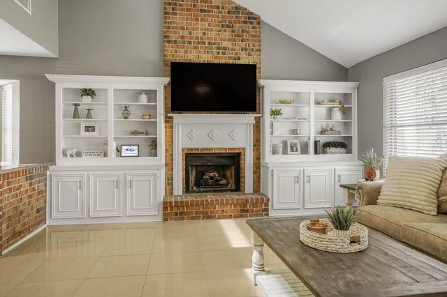 819 Fall Creek Drive, Huffman, TX 77336