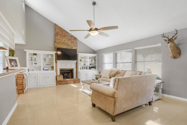 819 Fall Creek Drive, Huffman, TX 77336