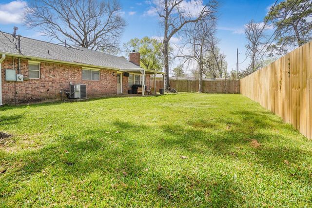 819 Fall Creek Drive, Huffman, TX 77336