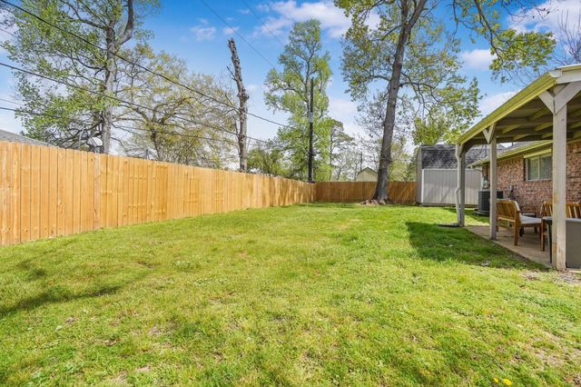 819 Fall Creek Drive, Huffman, TX 77336