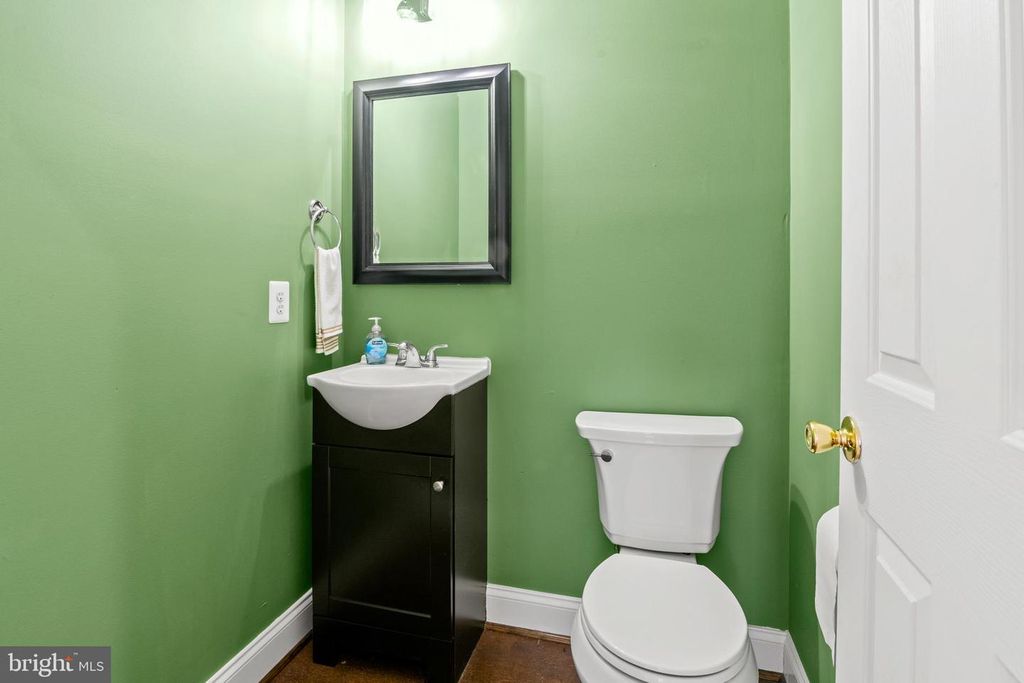 Image 12 of property listing at 12740 GREAT LN, Lusby, MD 20657