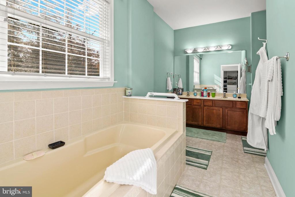 Image 15 of property listing at 12740 GREAT LN, Lusby, MD 20657