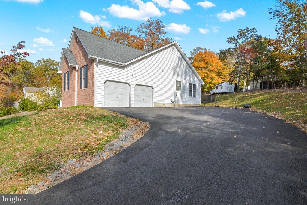Image 2 of property listing at 12740 GREAT LN, Lusby, MD 20657