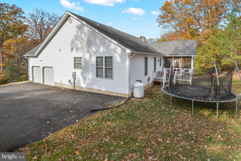 Image 30 of property listing at 12740 GREAT LN, Lusby, MD 20657