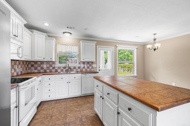 913 Mesquite Trail, Jacksonville, AR 72076