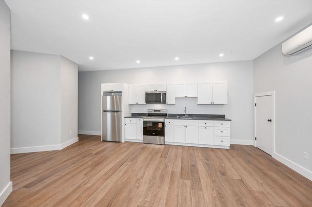 241 W Sixth 118, Lowell, MA 01850